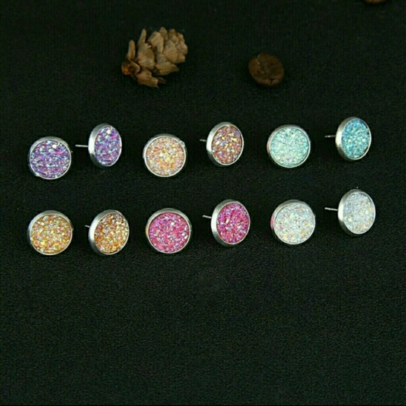 Round druzy studs - Picture 2 of 6